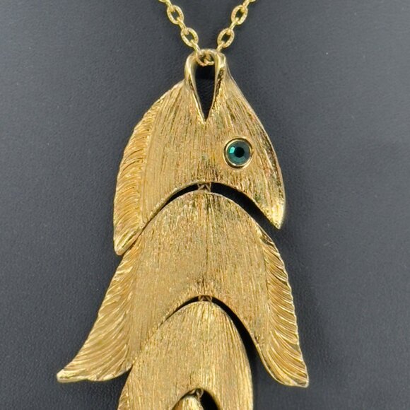 Vintage Napier Gold Tone Articulated Fish Green Rhinestone Eye Pendant - Picture 3 of 16
